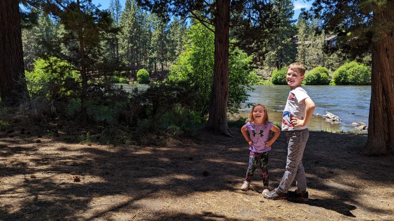 hiking on the deschutes river